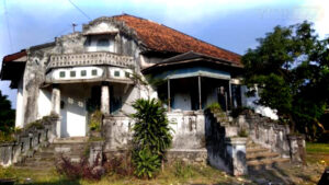 rumah kosong angker belanda.